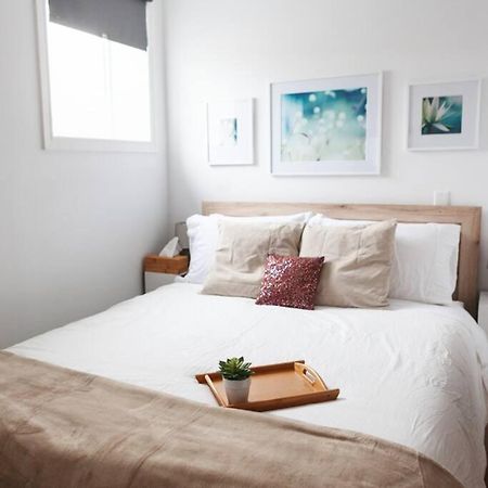 Large Upstairs Flat In Downtown Century Building Apartamento Belleville Exterior foto