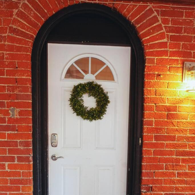 Large Upstairs Flat In Downtown Century Building Apartamento Belleville Exterior foto