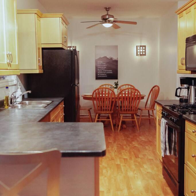 Large Upstairs Flat In Downtown Century Building Apartamento Belleville Exterior foto
