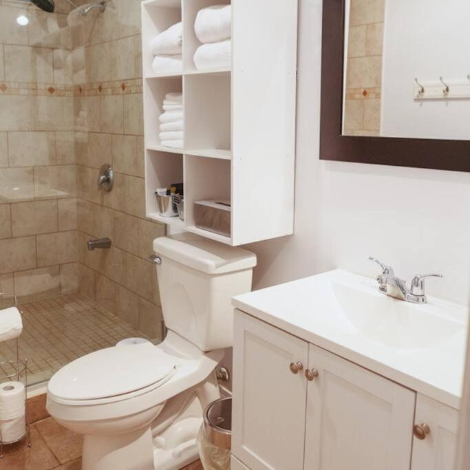 Large Upstairs Flat In Downtown Century Building Apartamento Belleville Exterior foto