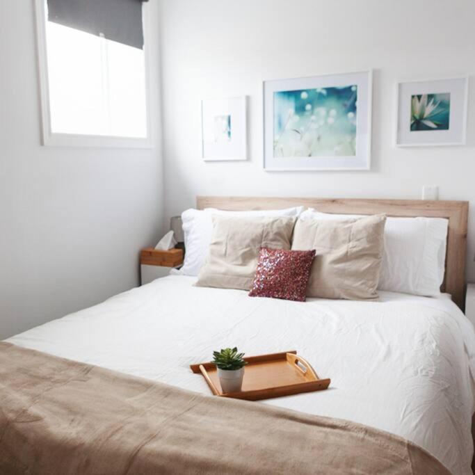 Large Upstairs Flat In Downtown Century Building Apartamento Belleville Exterior foto