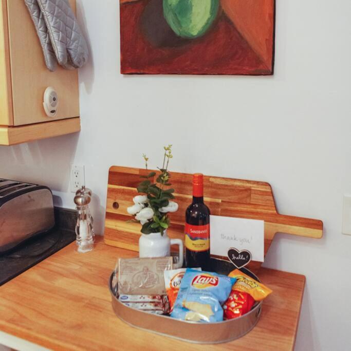Large Upstairs Flat In Downtown Century Building Apartamento Belleville Exterior foto