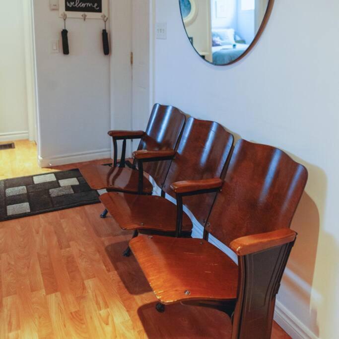 Large Upstairs Flat In Downtown Century Building Apartamento Belleville Exterior foto