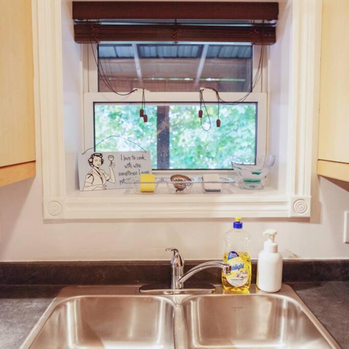 Large Upstairs Flat In Downtown Century Building Apartamento Belleville Exterior foto