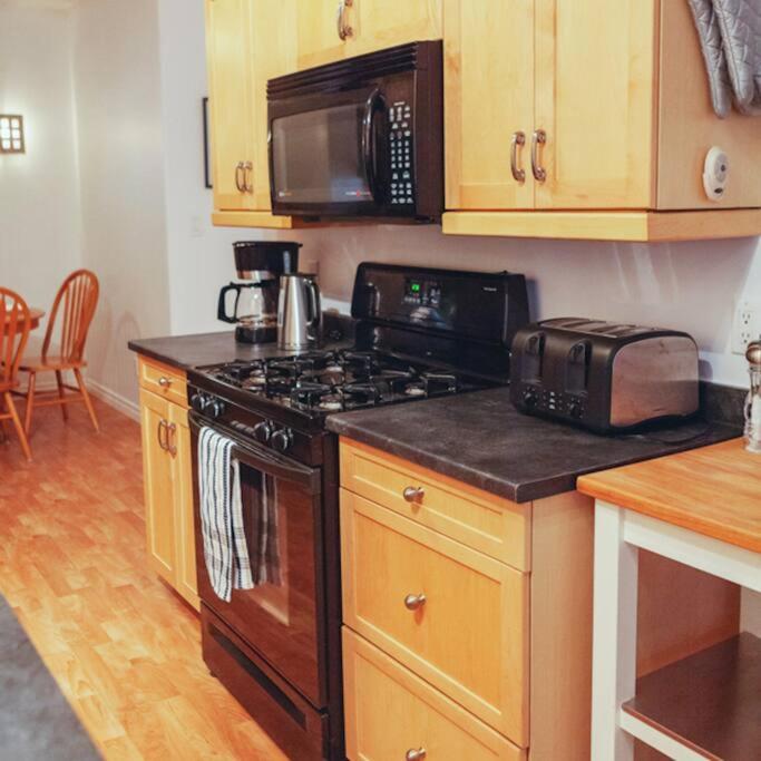 Large Upstairs Flat In Downtown Century Building Apartamento Belleville Exterior foto
