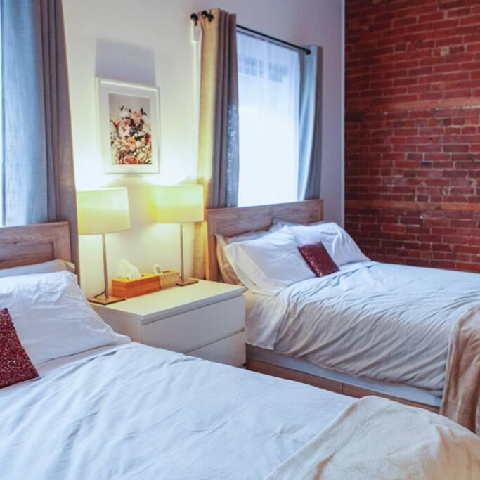 Large Upstairs Flat In Downtown Century Building Apartamento Belleville Exterior foto