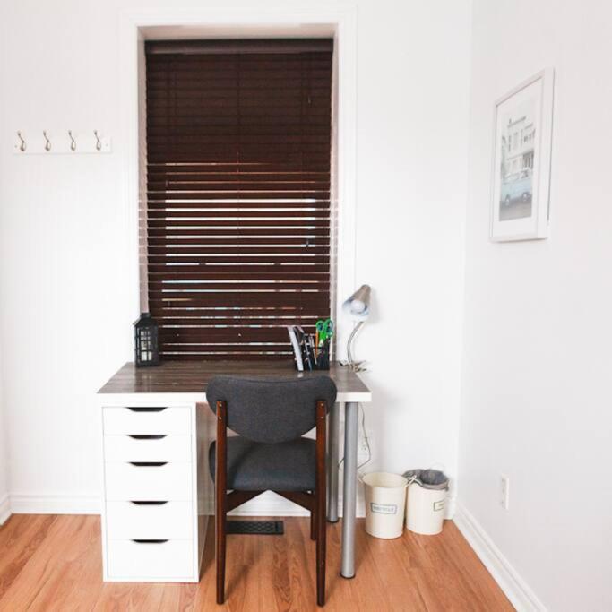 Large Upstairs Flat In Downtown Century Building Apartamento Belleville Exterior foto